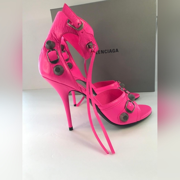 New - 💯 Authentic   BALENCIAGACagole embellished crinkled-leather sandals - Picture 10 of 14